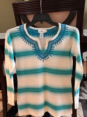 Vineyard Vines Teal and White Embroidered Knit Pullover.Worn once!